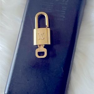 LV key 🔐 322